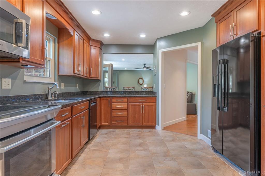 9010 S Normandy Property Photo 12