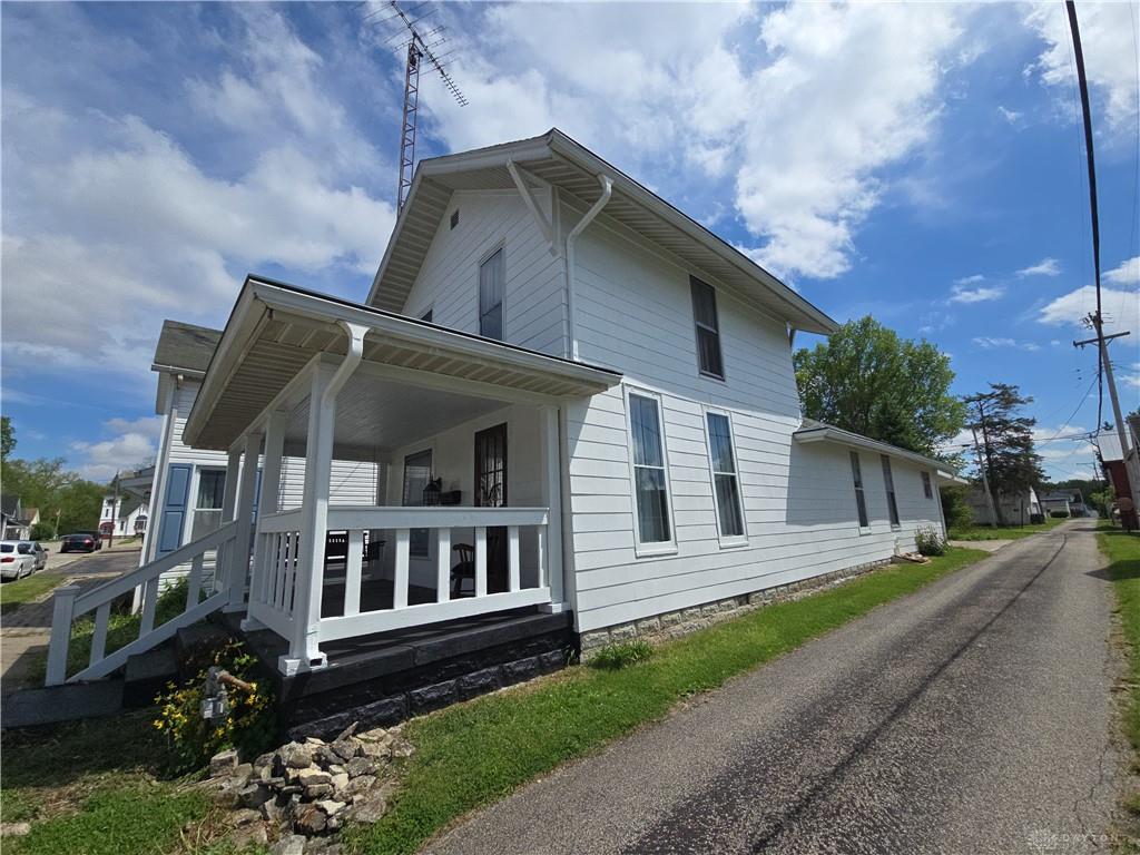 207 E Main Property Photo 2