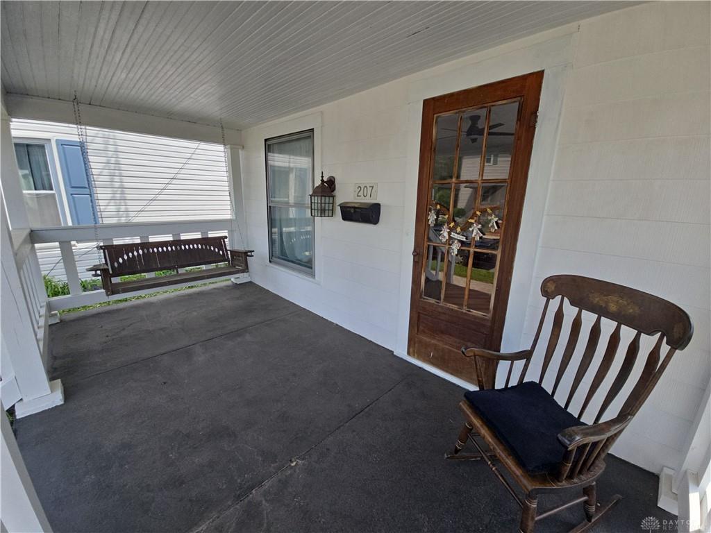 207 E Main Property Photo 5