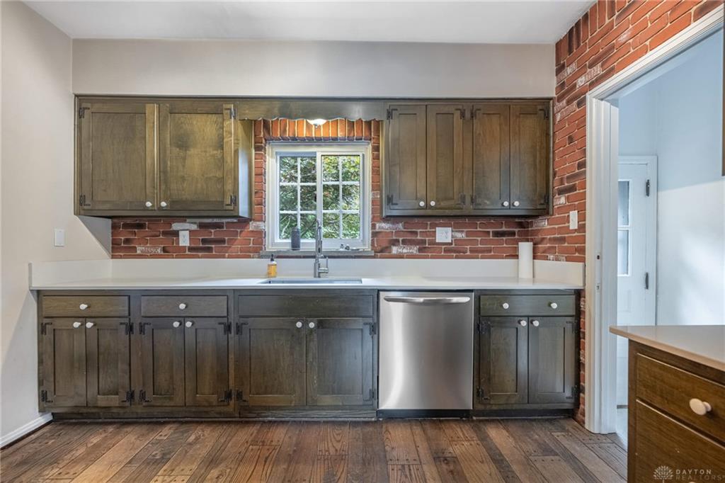125 Napoleon Property Photo 8