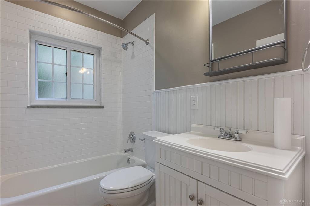 125 Napoleon Property Photo 15