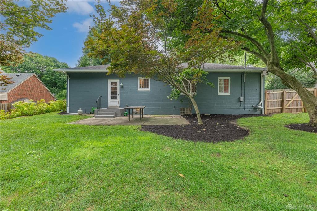 125 Napoleon Property Photo 28
