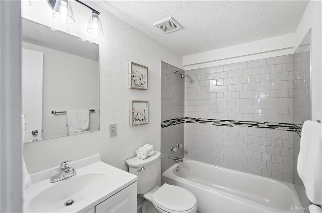 2225 Brookline Property Photo 3