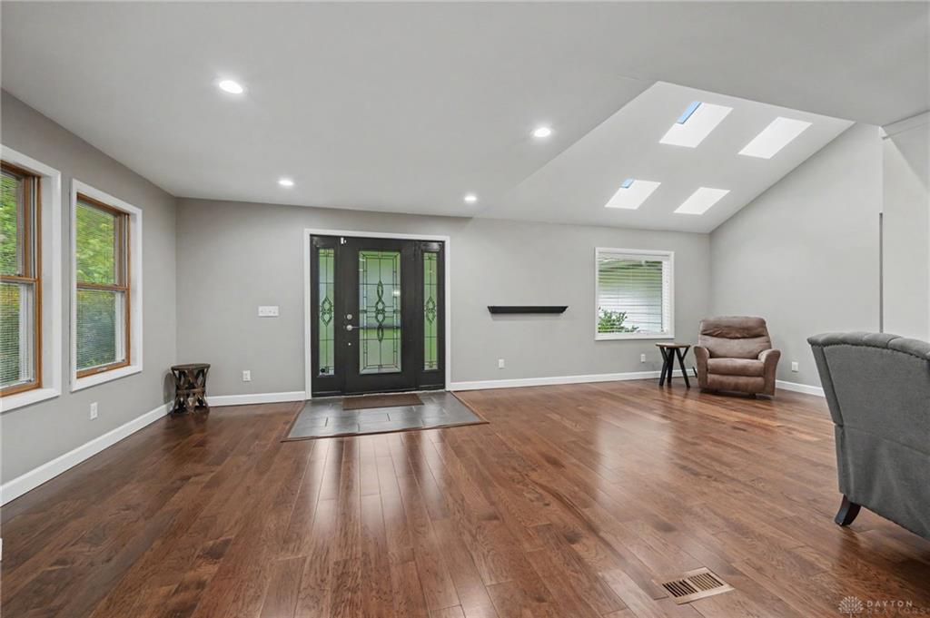 101 Thruston Property Photo 3