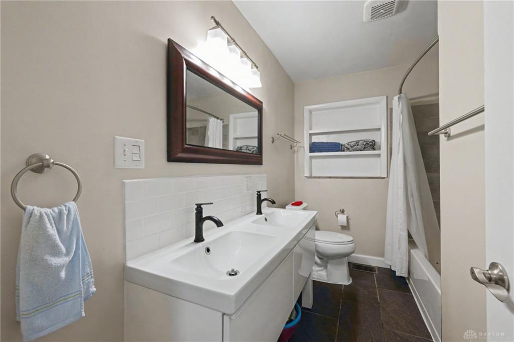 101 Thruston Property Photo 37