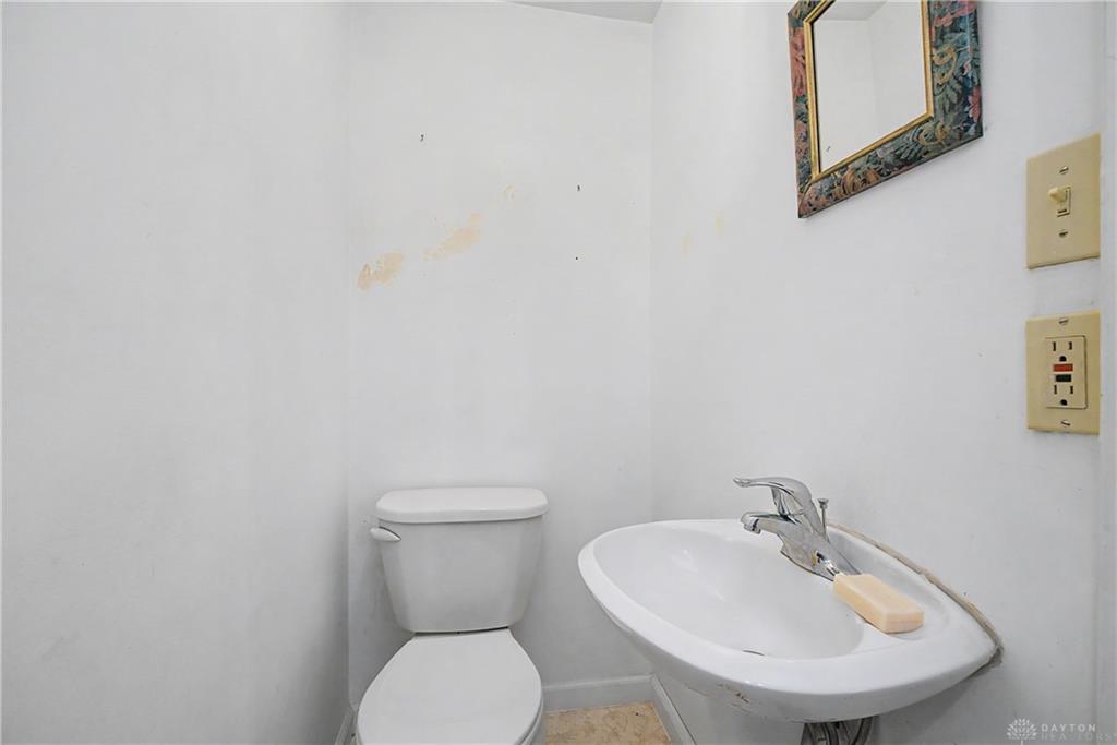 100 Greendale Property Photo 17