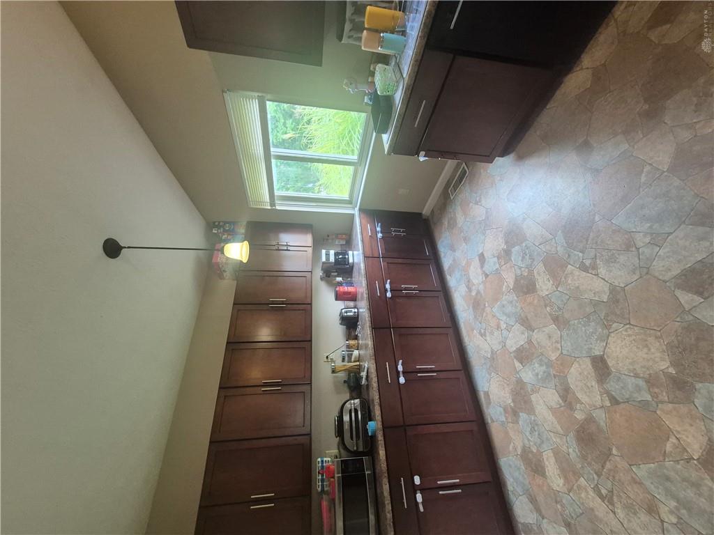 829 Southview Property Photo 4