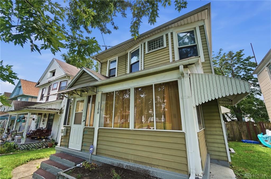 1108 Demphle Property Photo 3