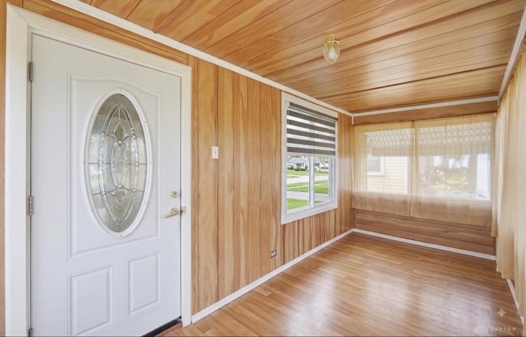 1108 Demphle Property Photo 6