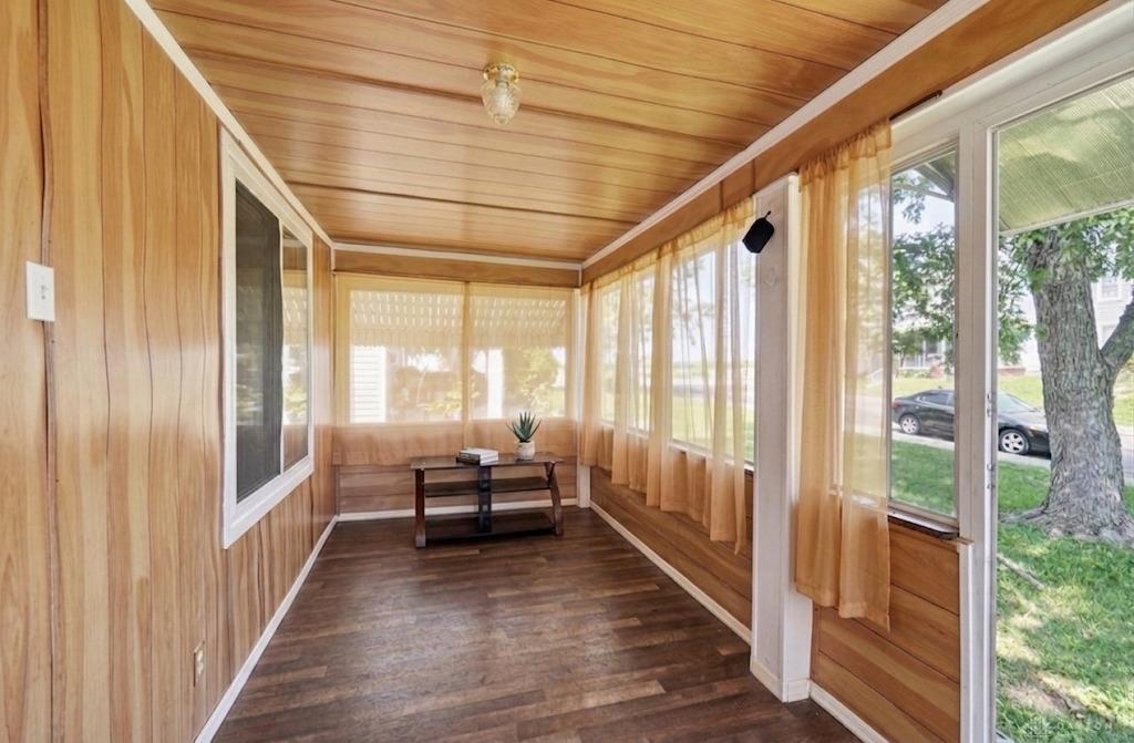 1108 Demphle Property Photo 7
