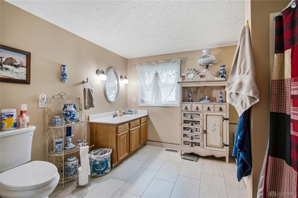 5280 Alert New London Property Photo 9