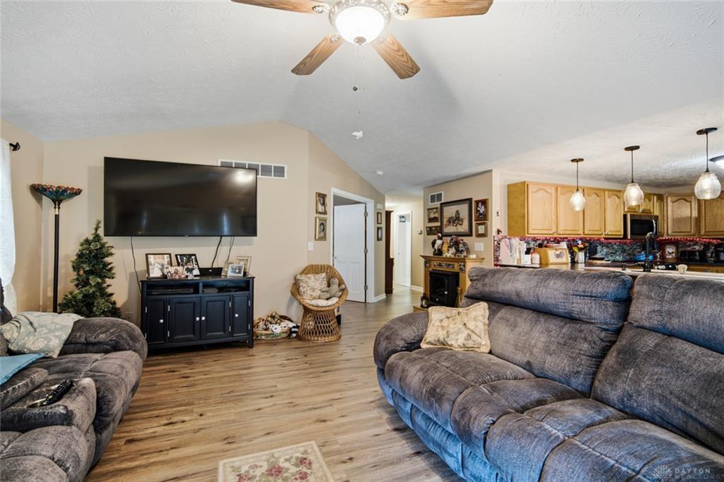 5280 Alert New London Property Photo 12