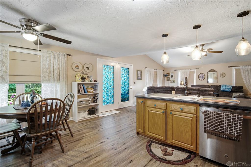 5280 Alert New London Property Photo 15