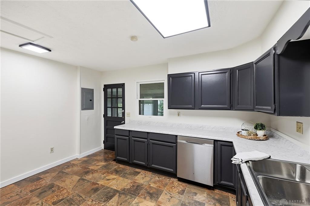733 Mavor Property Photo 7