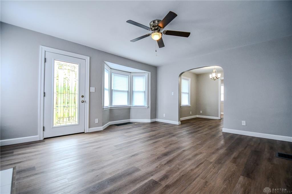 4227 Oakridge Property Photo 6