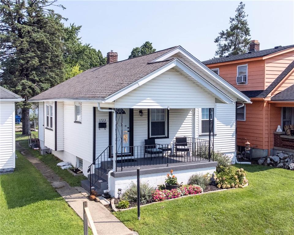 1723 Gondert Property Photo 3