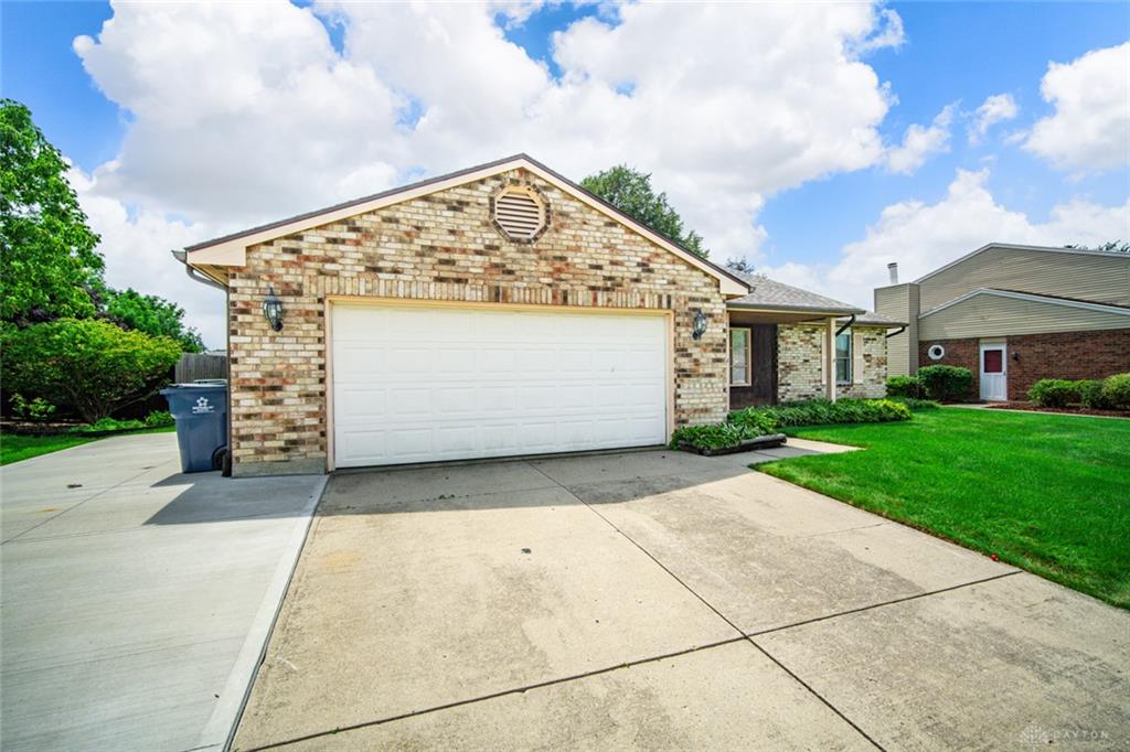 8621 Emeraldgate Property Photo 3