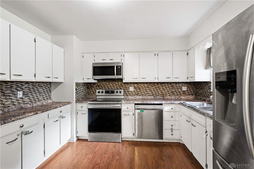 651 Charlotte Property Photo 11