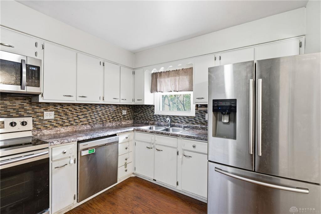 651 Charlotte Property Photo 12