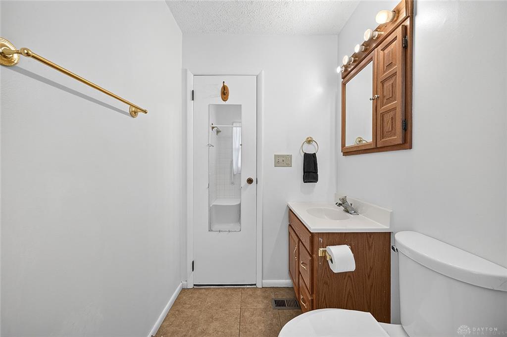 98 Moore Property Photo 43