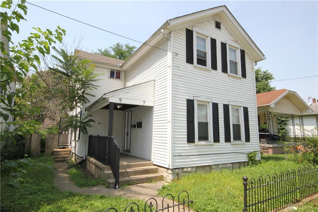7 Grove Property Photo 3