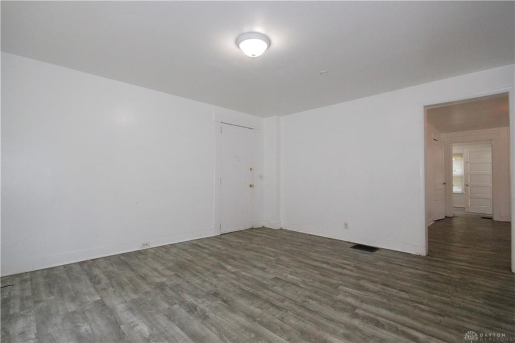 7 Grove Property Photo 4