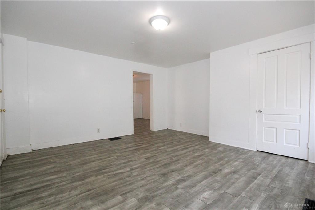 7 Grove Property Photo 5