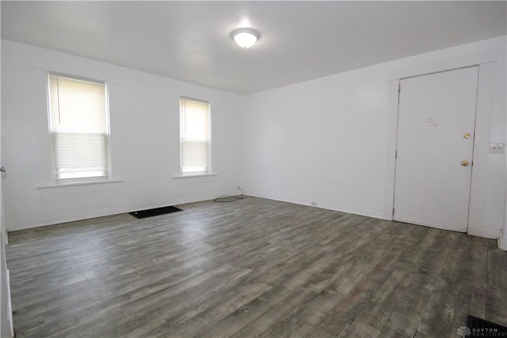 7 Grove Property Photo 6