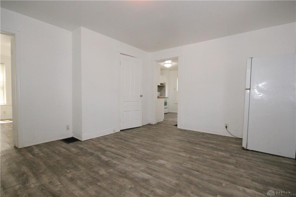 7 Grove Property Photo 8