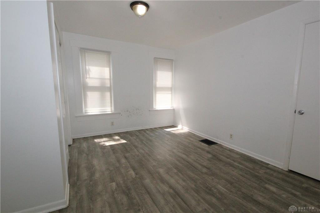 7 Grove Property Photo 10