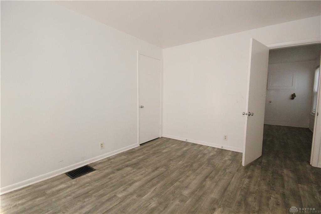 7 Grove Property Photo 12