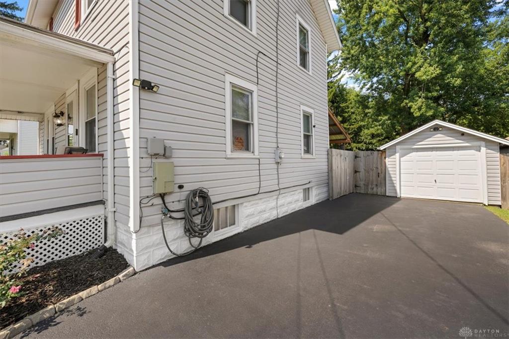 1115 Beacon Property Photo 5