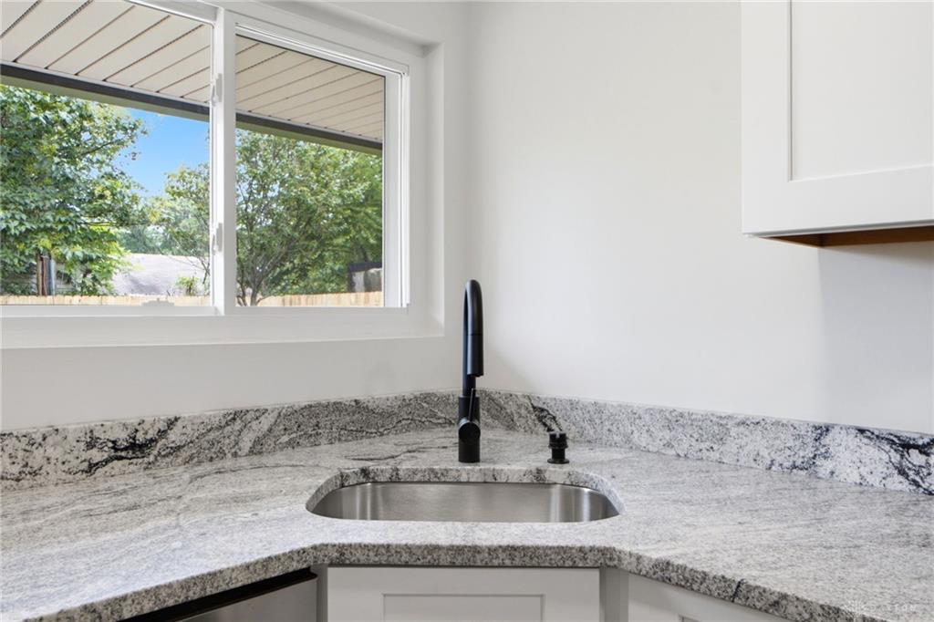 4721 Babylon Property Photo 15