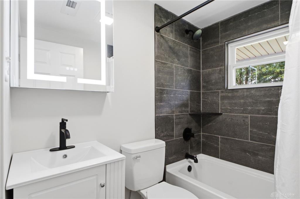 4721 Babylon Property Photo 18