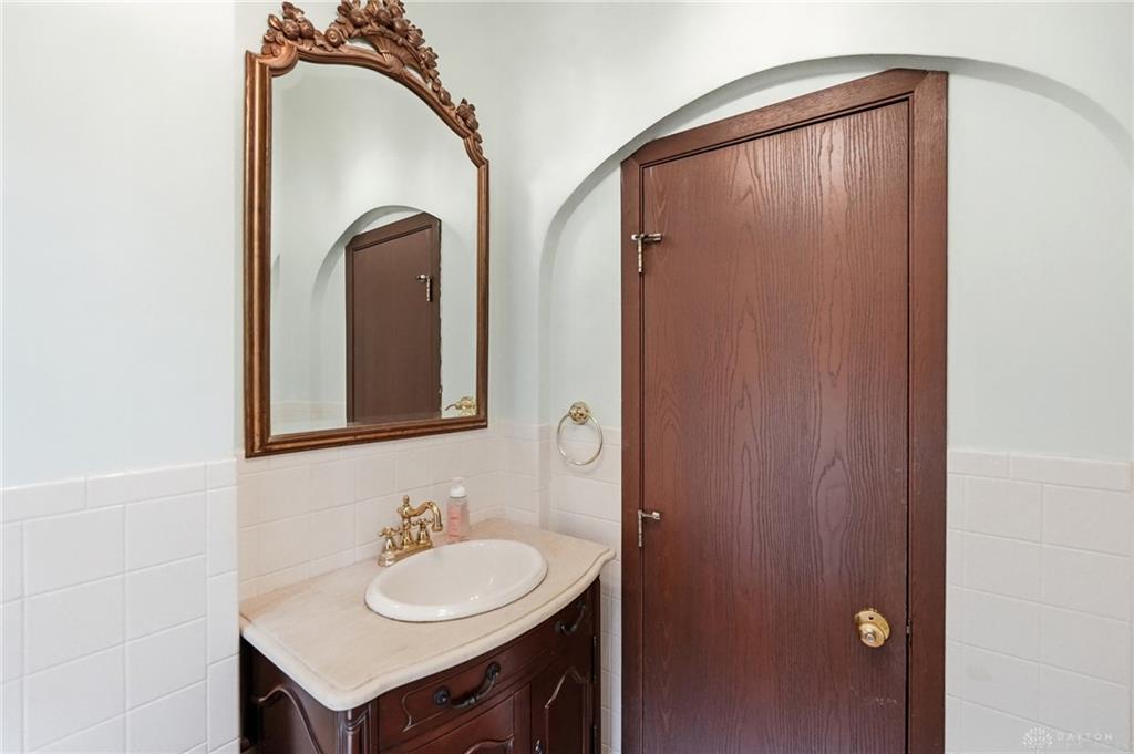 103 S 5th Property Photo 33