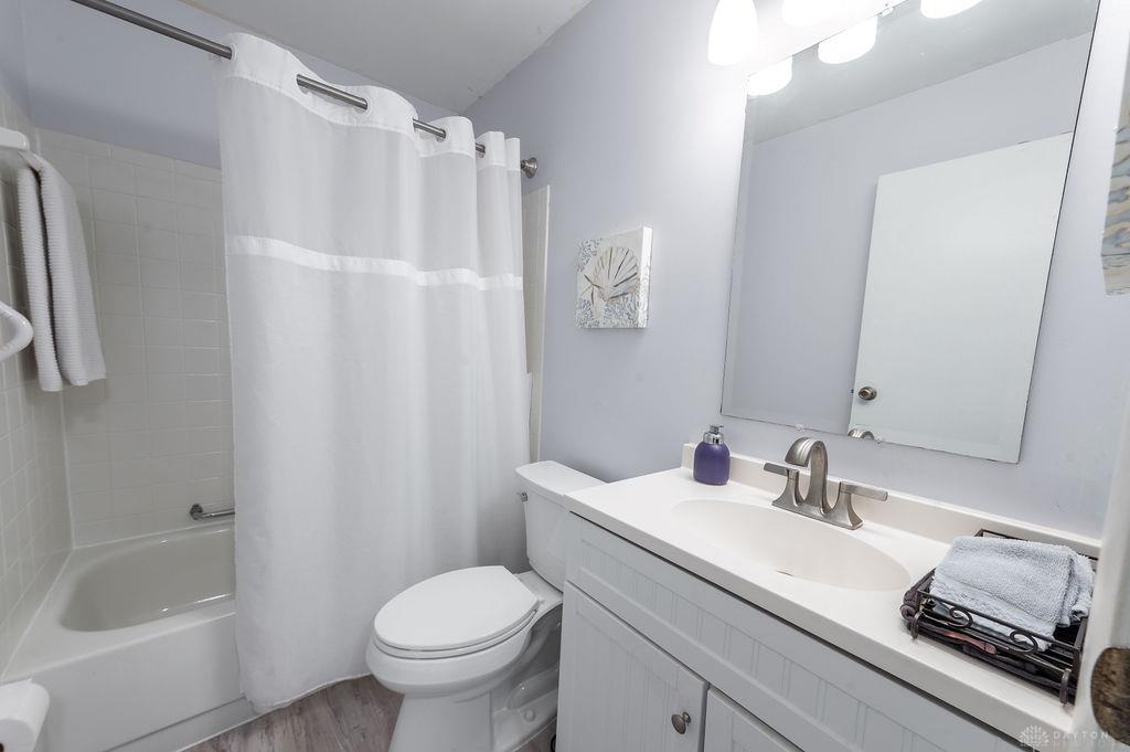 220 Evergreen Property Photo 18