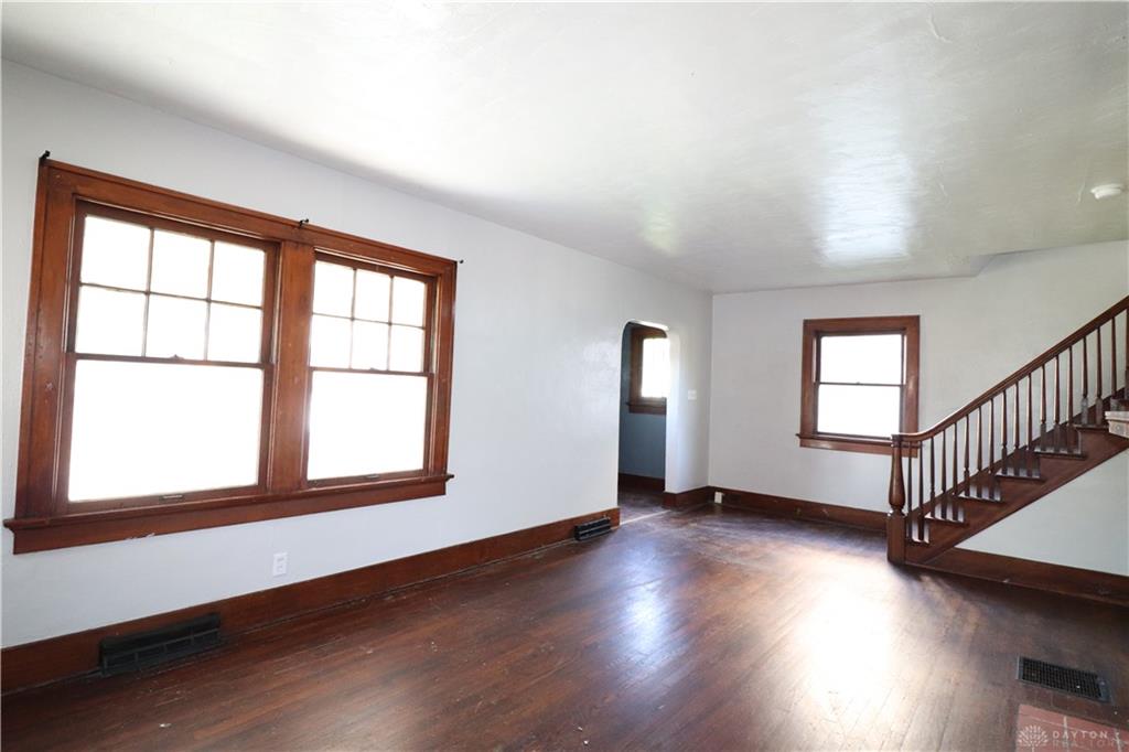 21 E Beechwood Property Photo 3