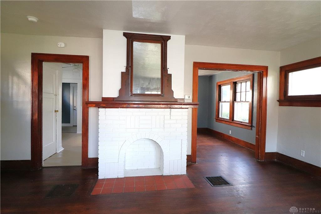21 E Beechwood Property Photo 4