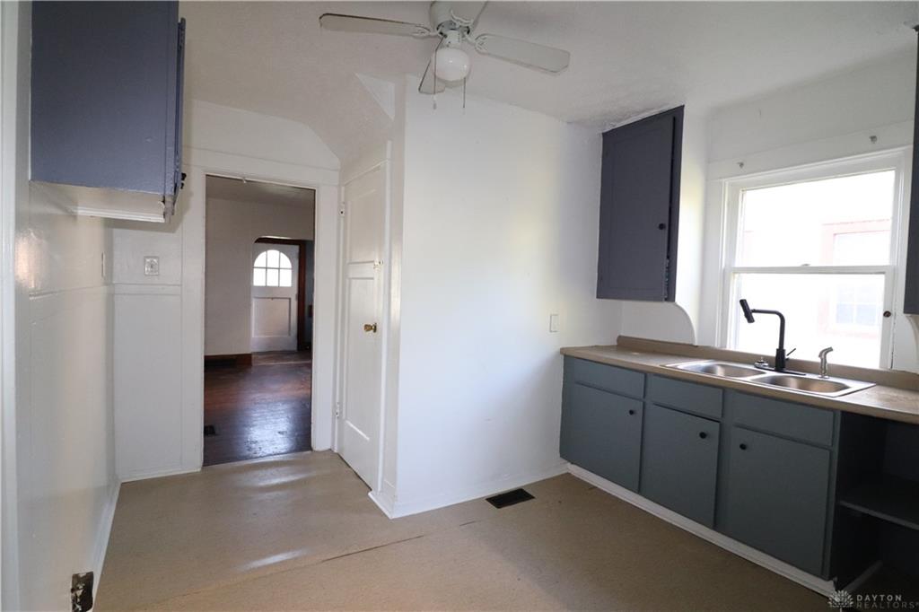 21 E Beechwood Property Photo 9