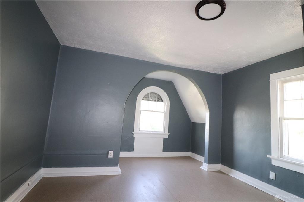 21 E Beechwood Property Photo 12