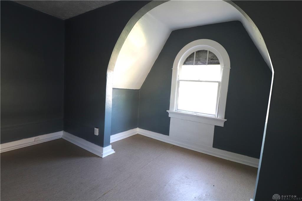 21 E Beechwood Property Photo 13