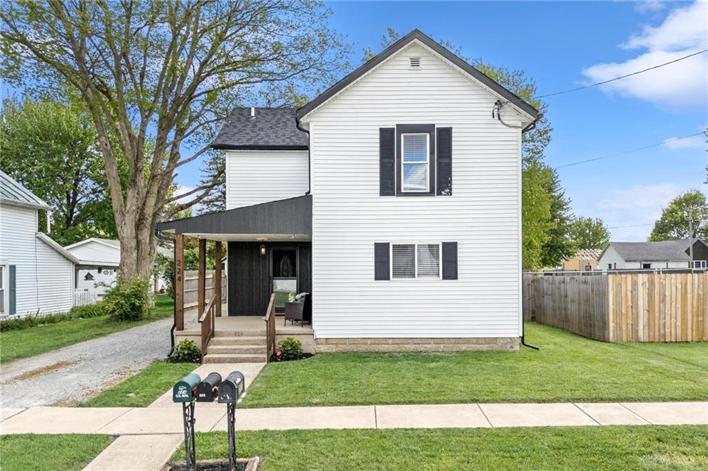 224 S Walnut