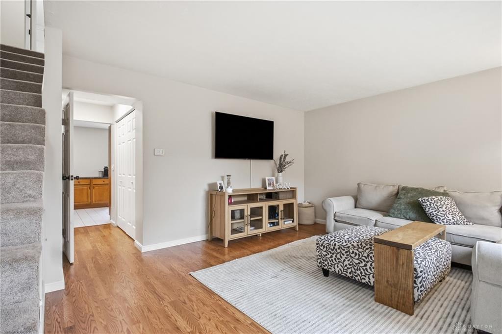 729 Clareridge Property Photo 4