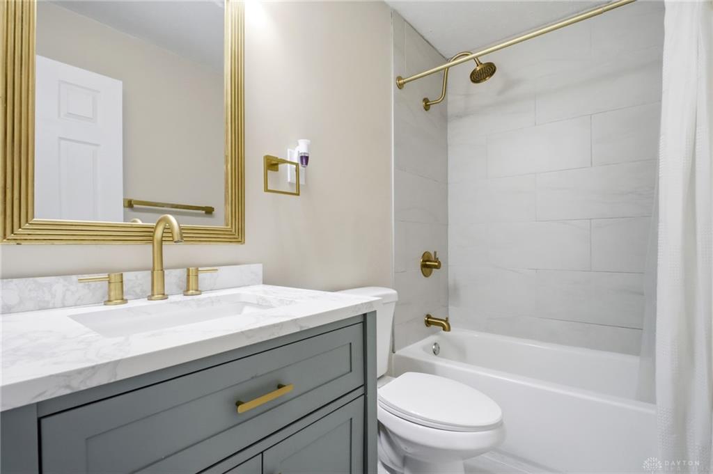 729 Clareridge Property Photo 18
