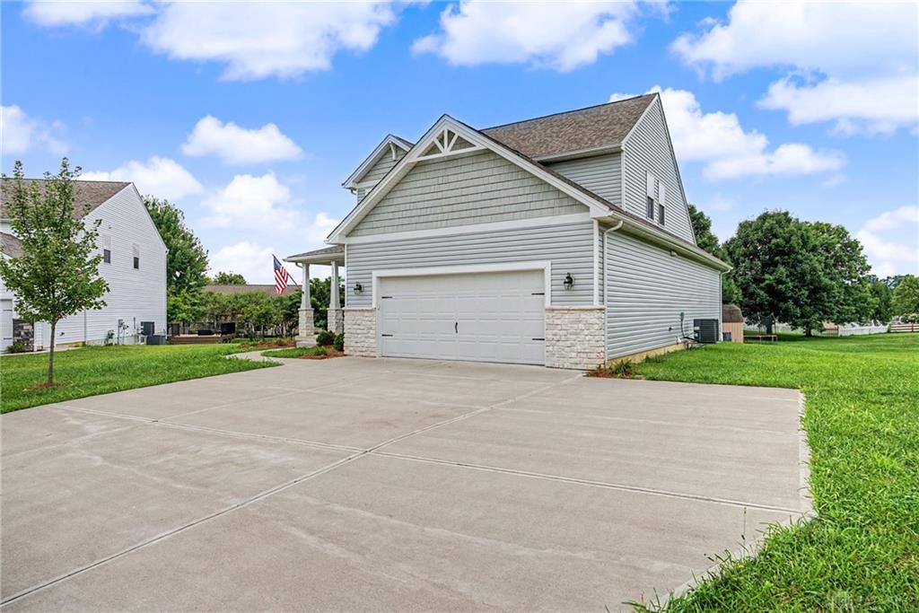 1115 Silversmith Property Photo 6