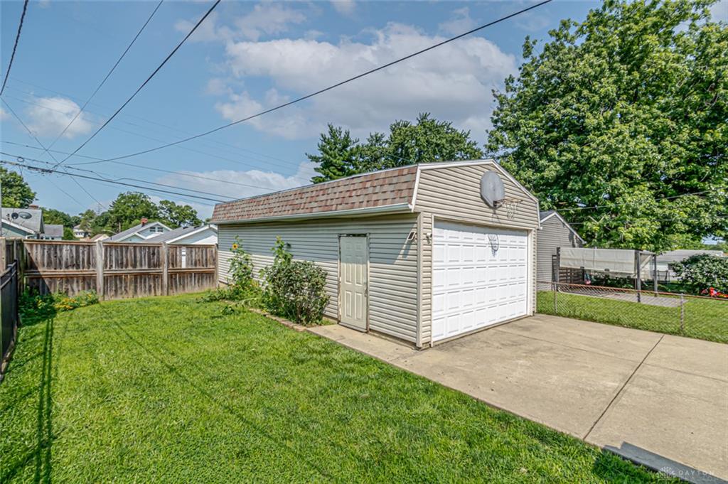 1749 King Property Photo 27