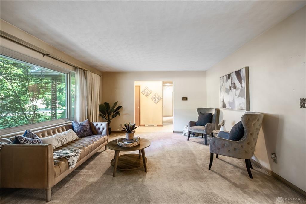 1072 Ceylon Property Photo 3