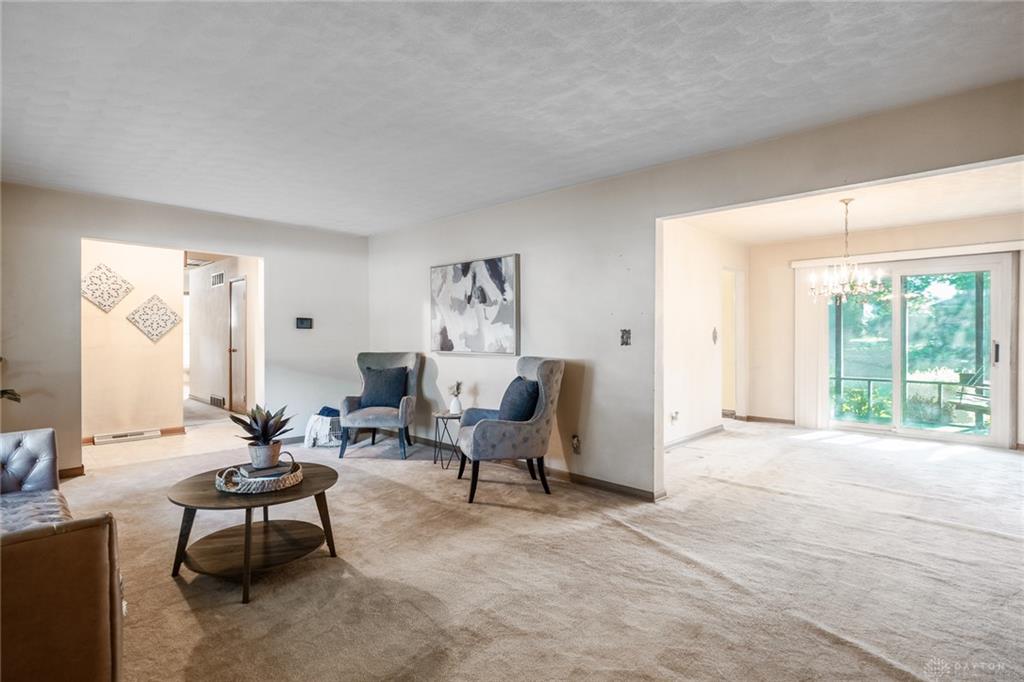 1072 Ceylon Property Photo 4