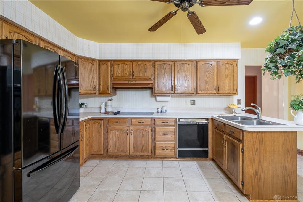 1072 Ceylon Property Photo 6