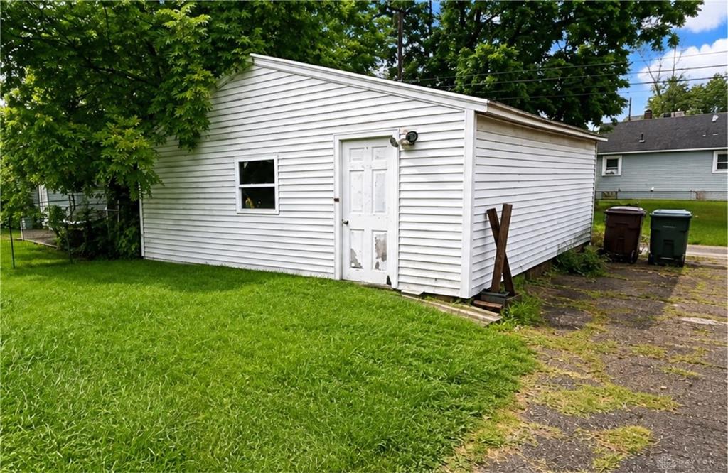 1356 Elmdale Property Photo 3